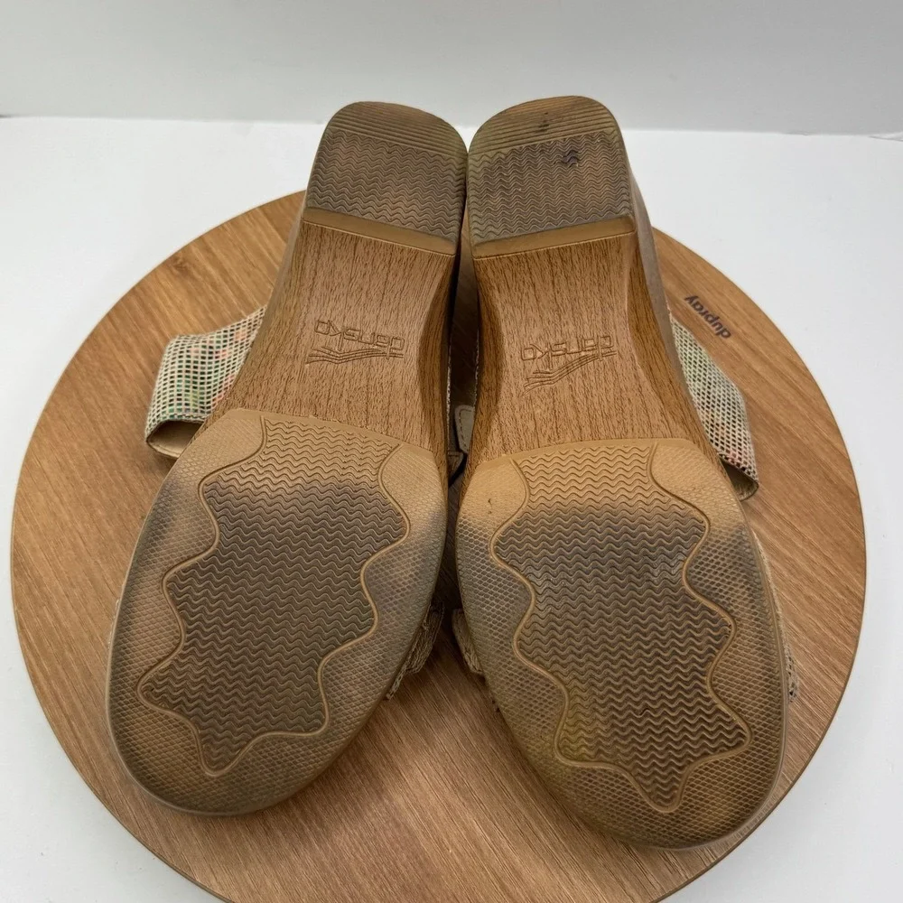 Dansko good flaws